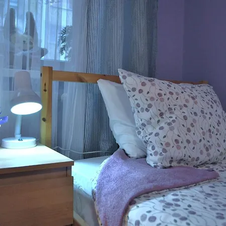 بيت شباب Happy House