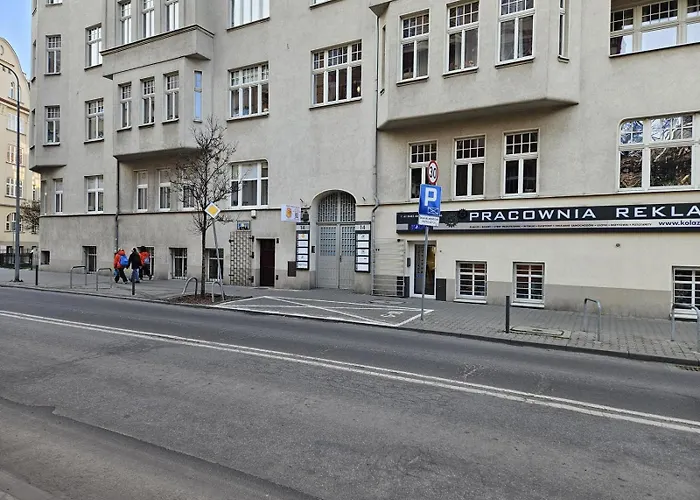 快乐之家旅馆 *