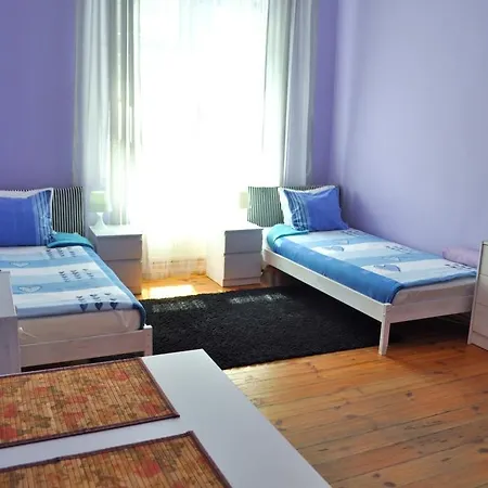 Happy House Hostel Πόζναν